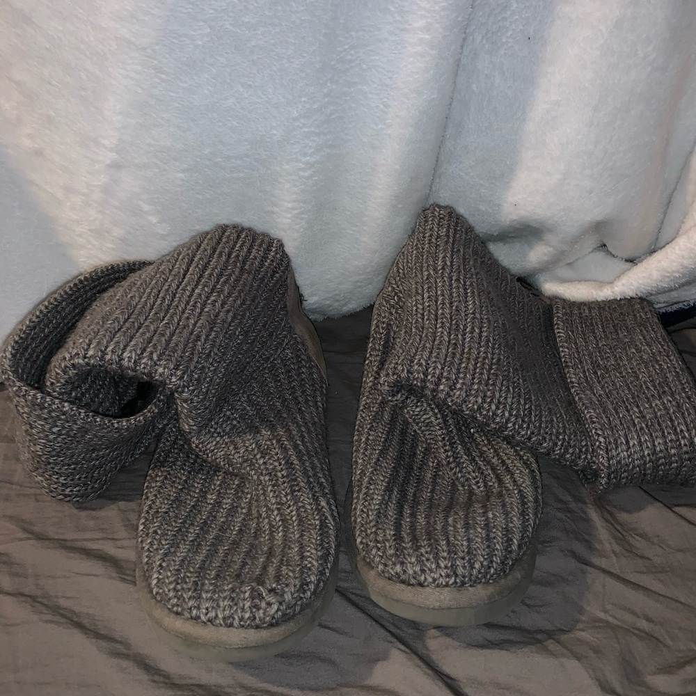 2 pairs of Ugg’s